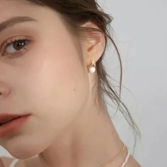 925 Sterling Silver Pearl Huggie Earrings Small Huggie Hoop Earrings - Picture 6 of 8